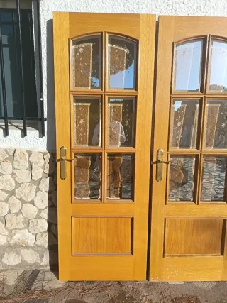 Puertas de madera con cristal espejado 20 € unidad