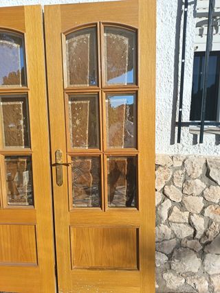 Puertas de madera con cristal espejado 20 € unidad