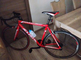 Bicicleta de carretera roja