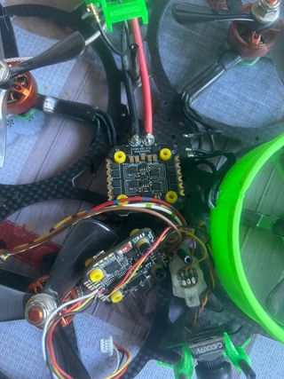 2 droni FPV smontati + accessori