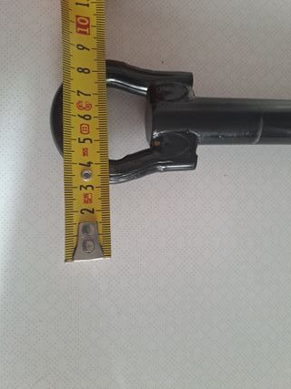 Tornillo de remolque negro