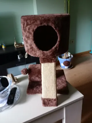 Casa para gato marrón