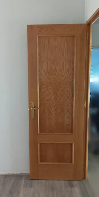 Puertas madera maciza