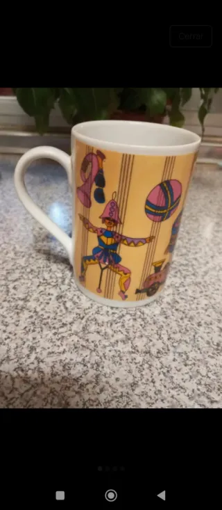 Tazza vintage con disegni di vecchi giocattoli