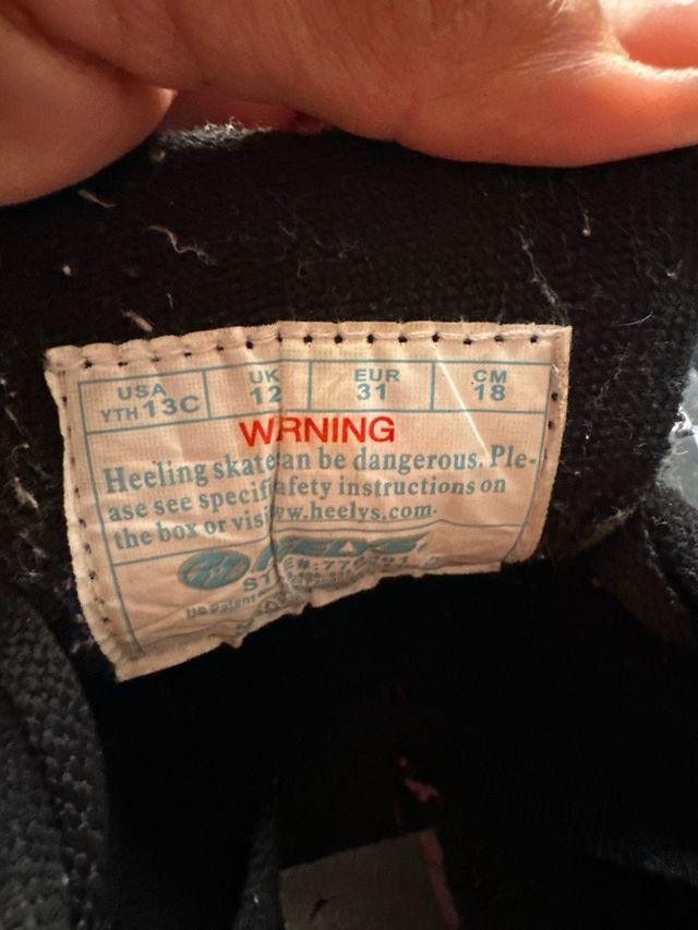 Zapatillas Heelys con ruedas negras y rosas