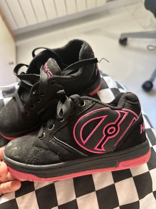 Zapatillas Heelys con ruedas negras y rosas