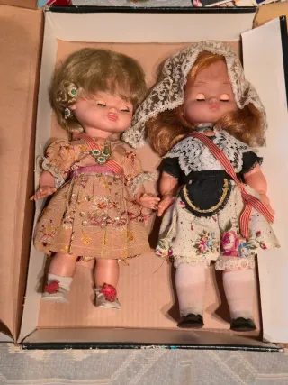 Costumi regionali vintage per bambole spagnole