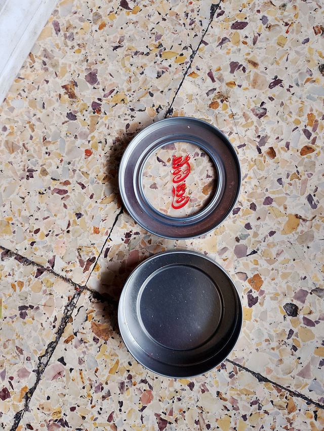 Caja metálica Coca-Cola para especias