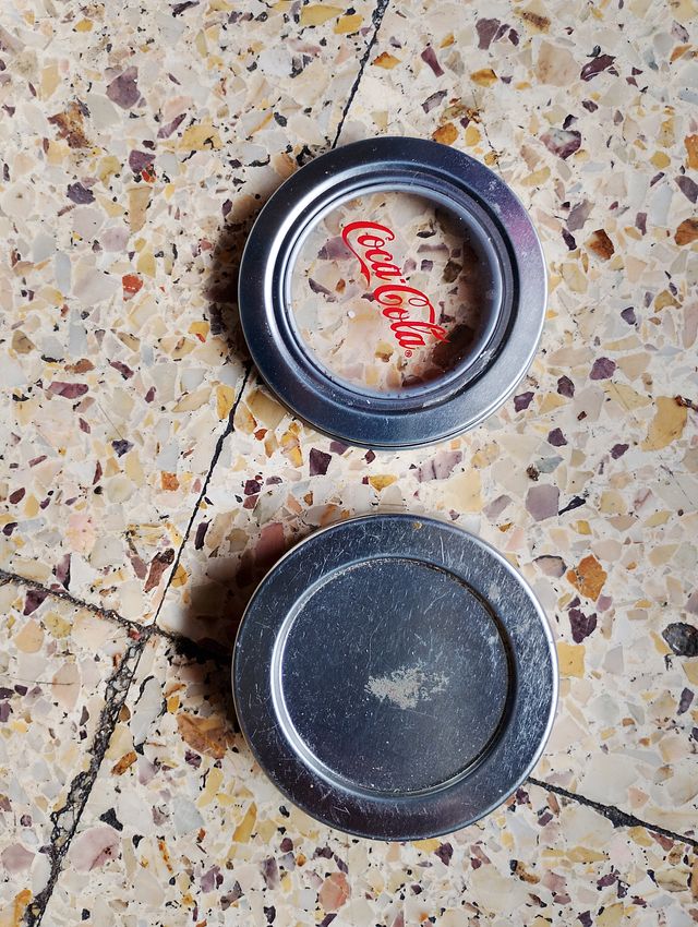 Caja metálica Coca-Cola para especias