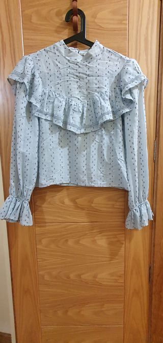 Blusa Zara azul con volantes talla S
