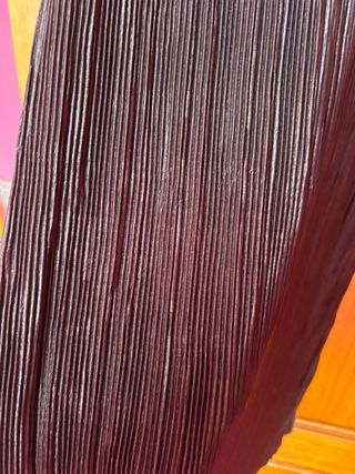 Vestido negro tirantes plisado midi