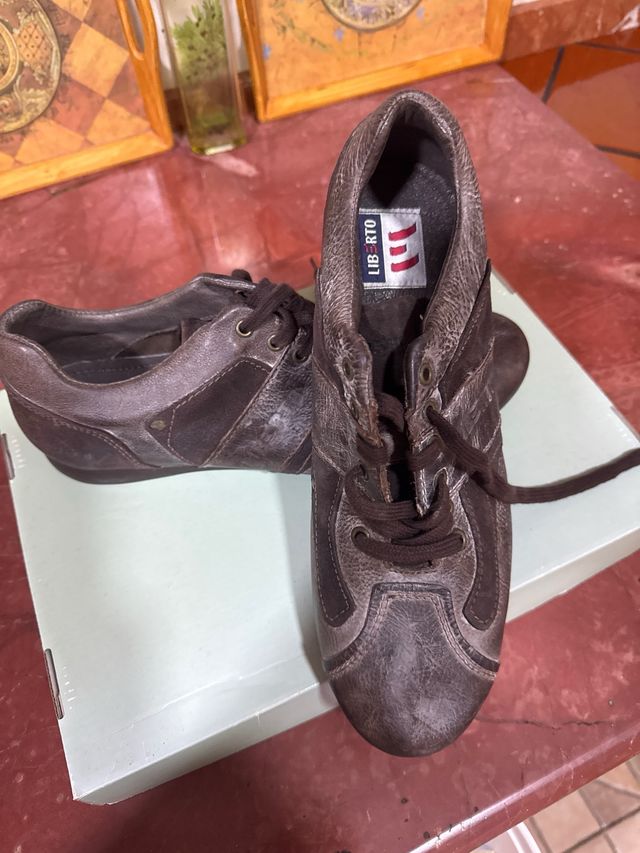 Zapatos deportivos de piel sin estrenar