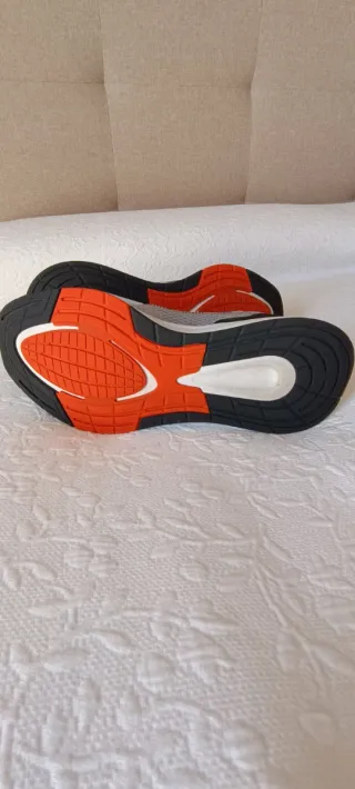 Zapatillas running Adidas.