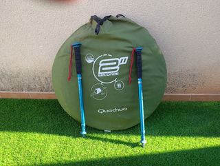 Tienda campaña Quechua 2 Seconds + bastones