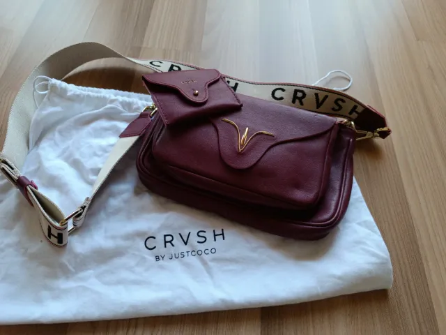 Bolso CRVSH Burdeos con detalles dorados