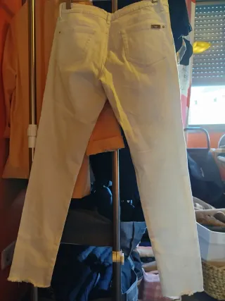 Pantalón Amichi blanco desgarrado Talla 40