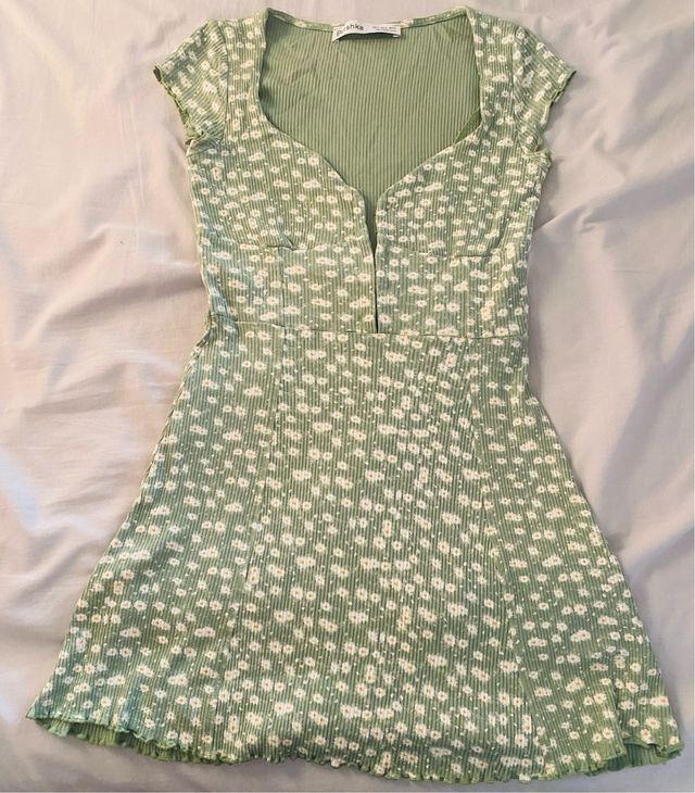 Vestido Bershka flores verde manga corta