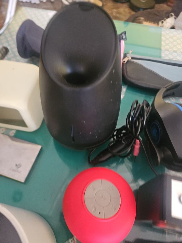 Lote TomTom, tensiómetro, y otro dispositivos.