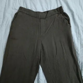 Pantalones marca Mango verde oliva talla M