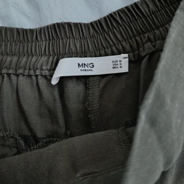 Pantalones marca Mango verde oliva talla M