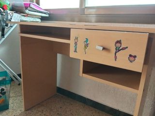 Tavolo da studio per bambini con cassetto