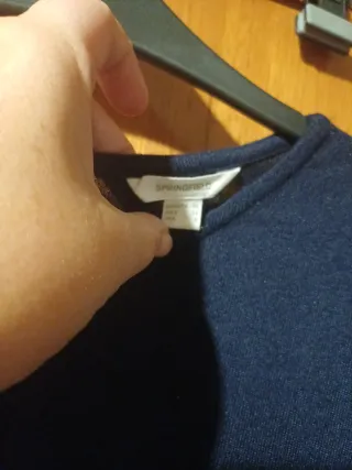 Camiseta de punto azul con volantes