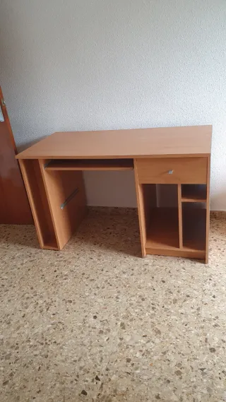 Mueble Escritorio madera con cajón y bandejas