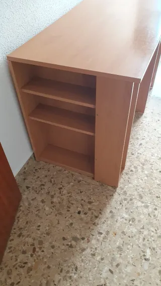 Mueble Escritorio madera con cajón y bandejas
