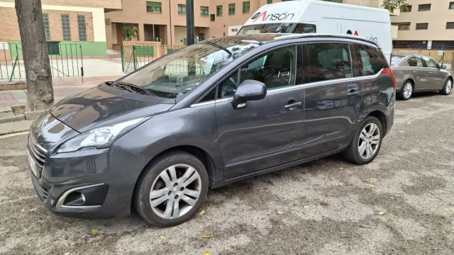Peugeot 5008