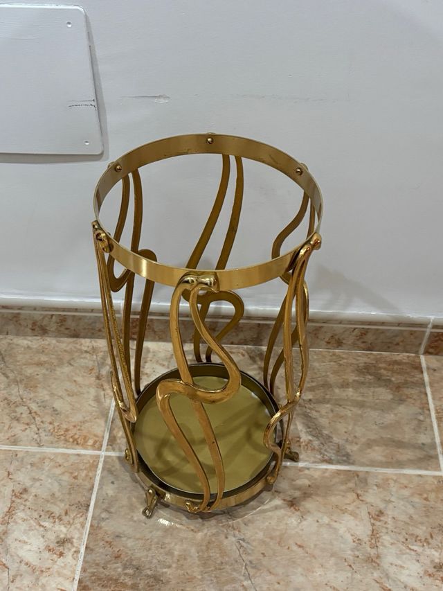 Paragüero dorado diseño curvo