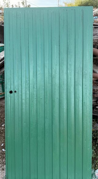 Puerta de chapa verde