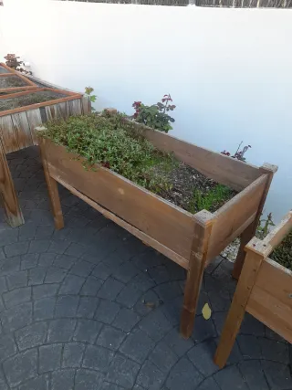 Huerto urbano mesa elevada de madera