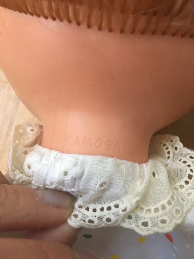 Muñeca antigua Famosa