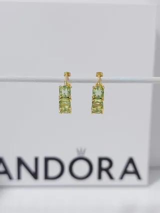 Pendientes Aro Pandora dorado y Piedras Verdes