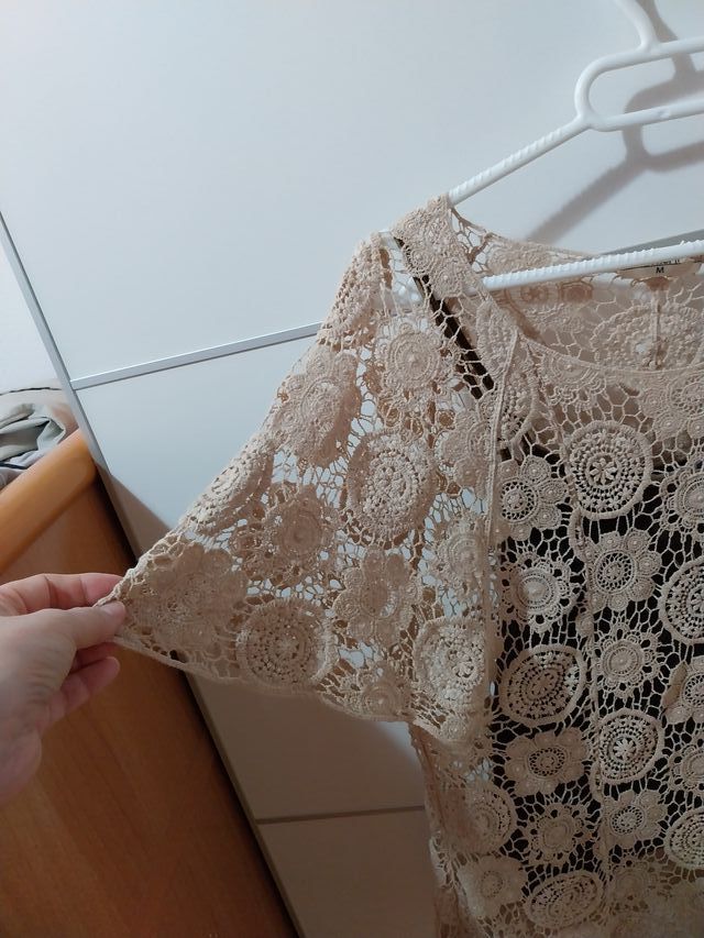 Blusa de encaje Amichi beige talla M
