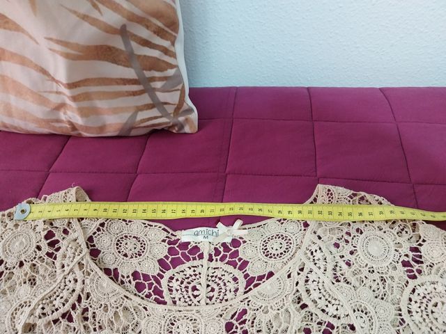 Blusa de encaje Amichi beige talla M