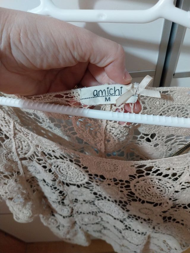 Blusa de encaje Amichi beige talla M