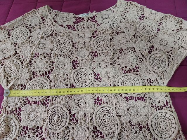 Blusa de encaje Amichi beige talla M