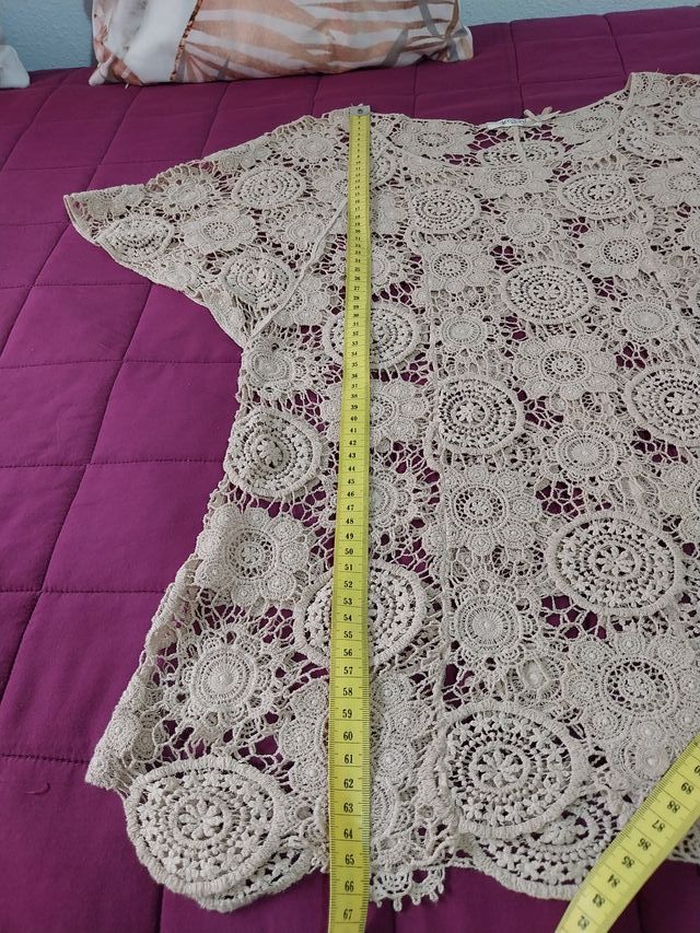 Blusa de encaje Amichi beige talla M