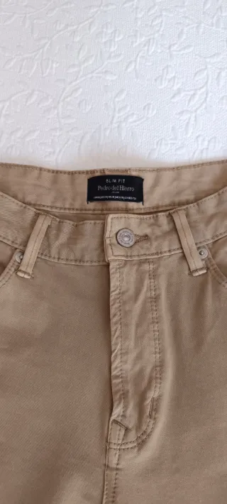 Pantalón vaquero Pedro del Hierro Slim Fit beige.
