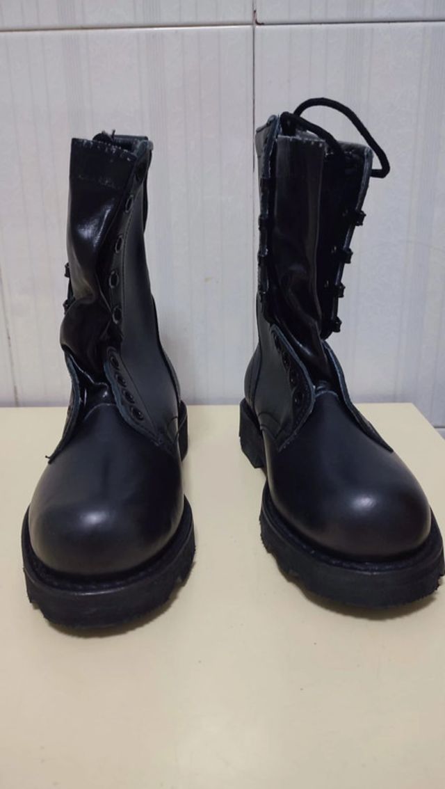 Botas militares negras talla 36 (equiv. 38) Iturri
