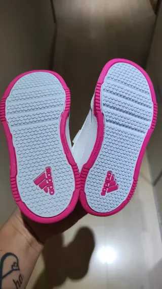 Zapatillas Adidas Blancas y Rosas Velcro. Talla 24
