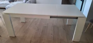 Mesa de comedor extensible blanca marca Rimobel