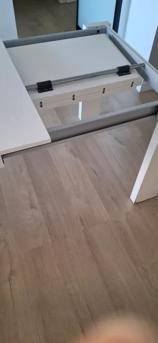 Mesa de comedor extensible blanca marca Rimobel