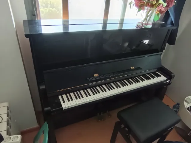 Piano Kawai Negro