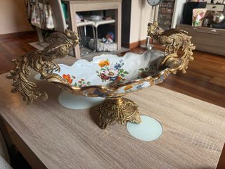 Centro de mesa vintage con aves doradas