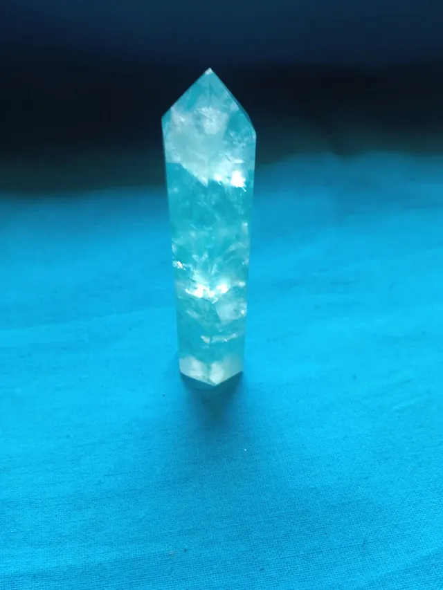 Obelisco de fluorita verde