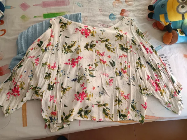 Camisa corta floral S, Stradivarius