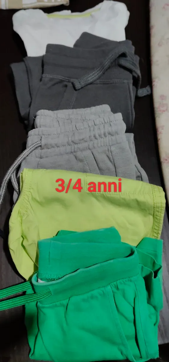 Lotto 18 capi bambino vari dai 3/4 /5/6/7  anni.