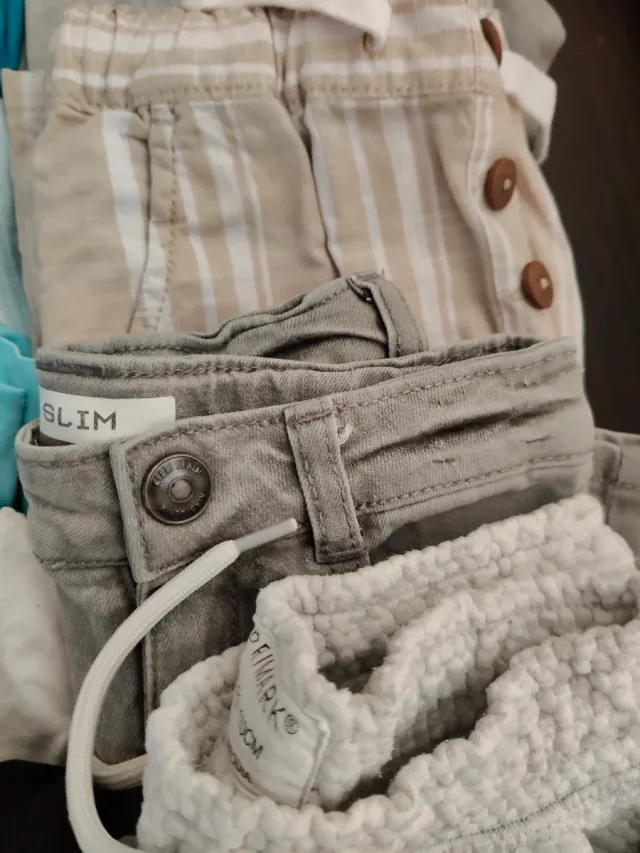 Lotto 18 capi bambino vari dai 3/4 /5/6/7  anni.